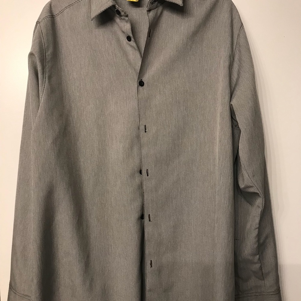 Men’s dress shirt size large